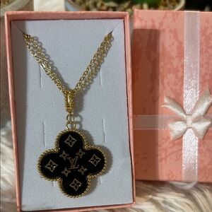 Elegant Gold and Black Clover Pendant Necklace